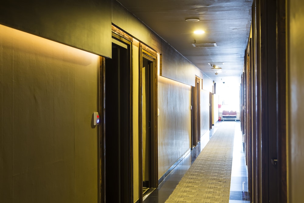 Central Hotel 30/46