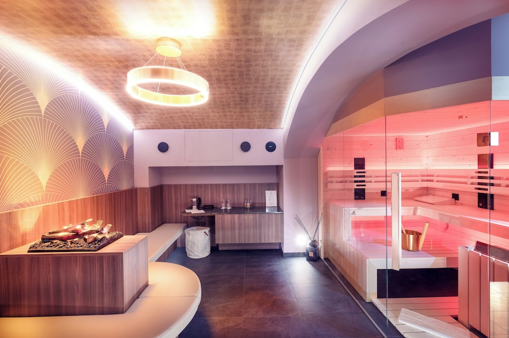 Boutique Hotel Donauwalzer 53/76