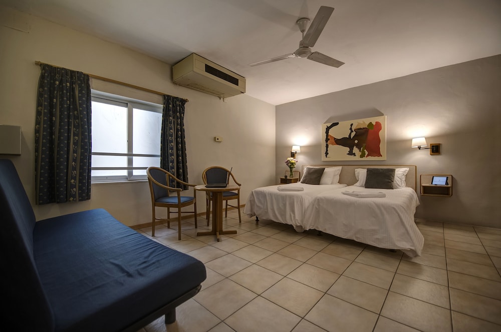 Sliema Chalet Hotel 7/32