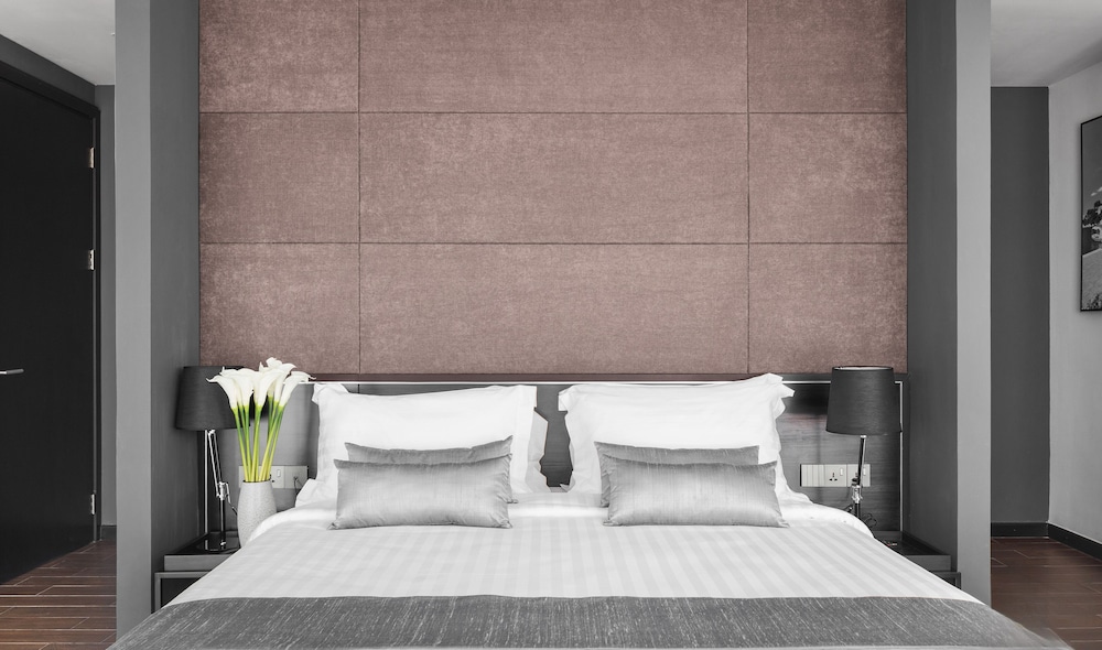 Lyve Inc Hotel And Residence 11/70