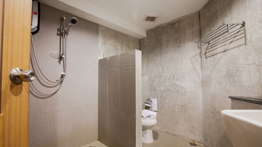 B2 Jomtien Pattaya Boutique Budget Hotel 58/60