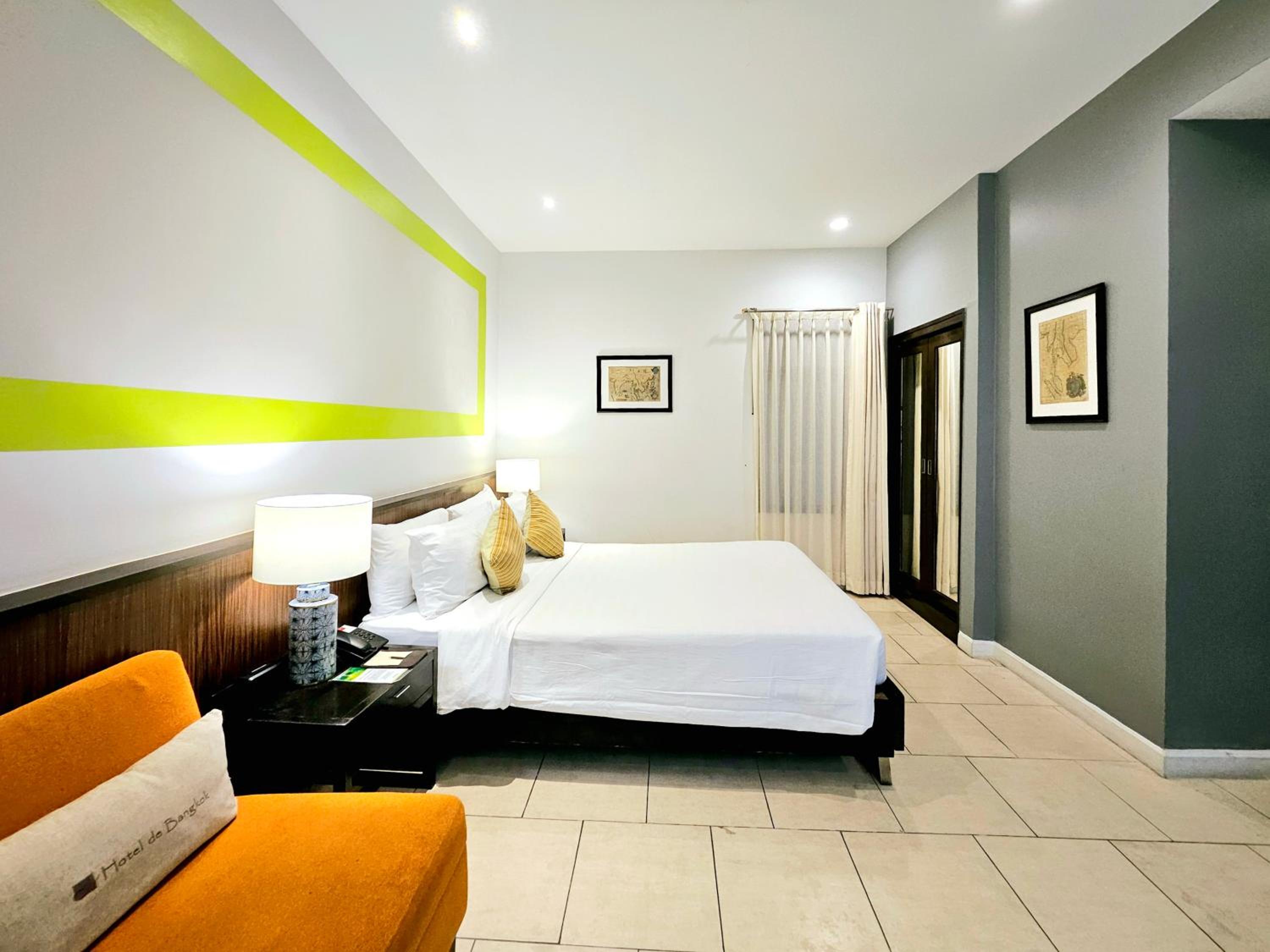 Urban, Plus، Hotel De Bangkok 7/18