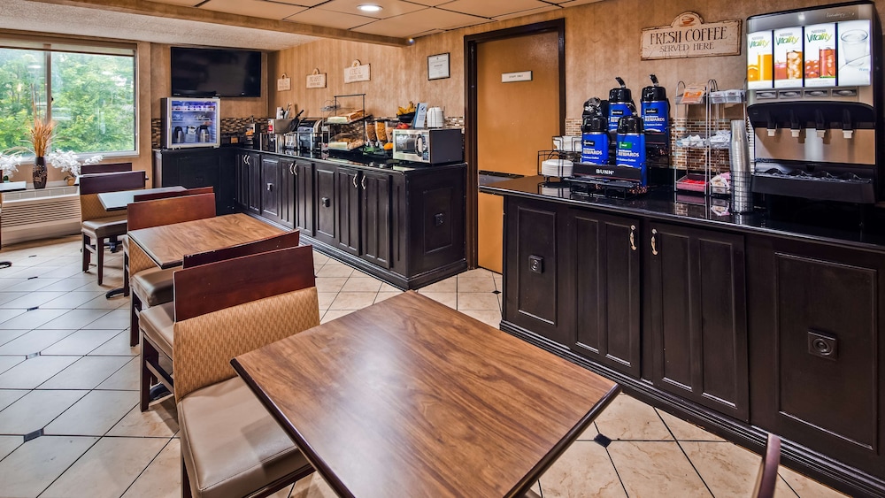 Best Western Hazlet Inn 24/27