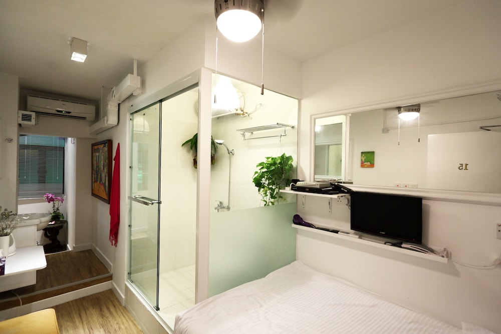 Apple Hotel 35/42