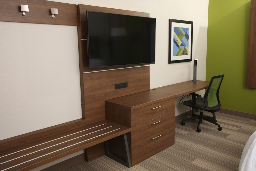 Holiday Inn Express Mccook 44/45