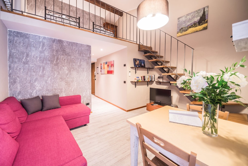 A Few Steps to The Duomo Elegant 2BD Apt 12/29