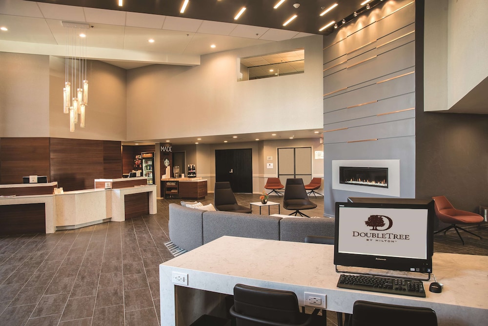Doubletree by Hilton Hotel Racine Harbourwalk 57/79