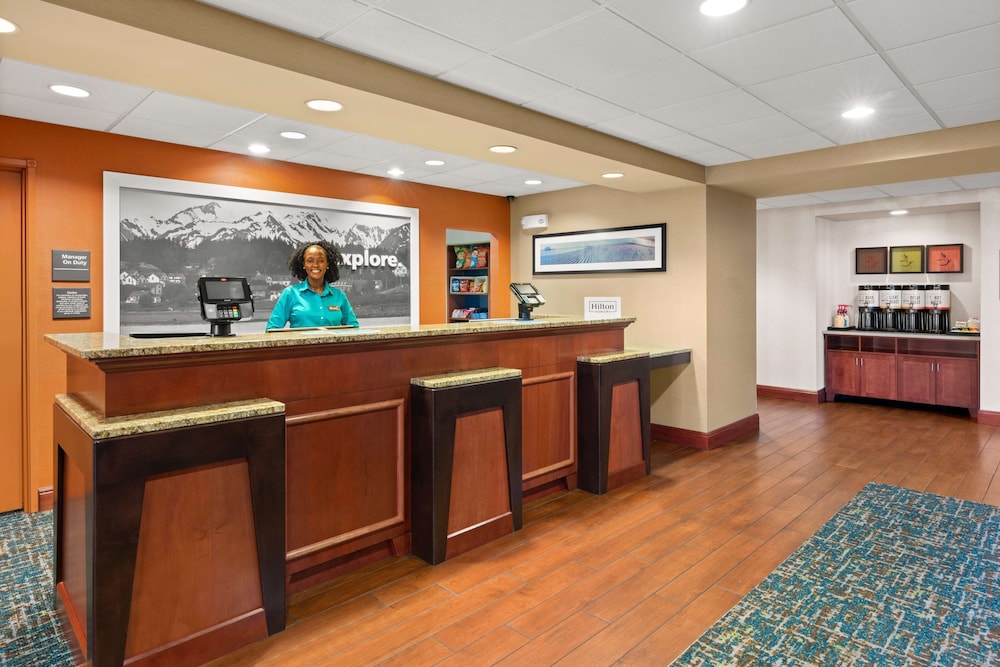 Lobby at Hampton Inn & Suites Burlington WA, BURLINGTON - WA