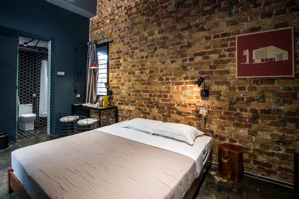 The Brownstone Hostel & Space 15/50