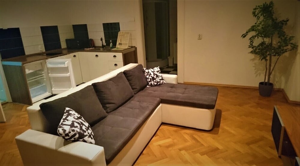 APARTMENTS IVO 16/43