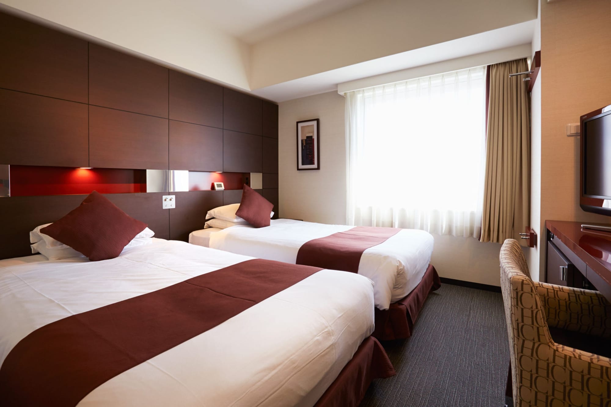 GRAND, TWIN BEDS