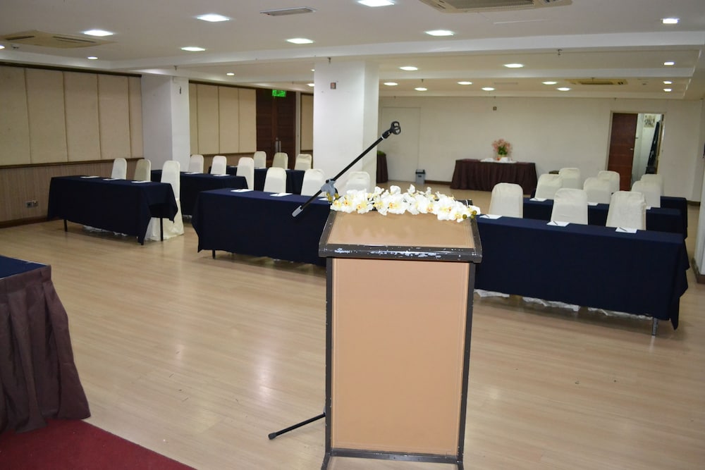 Sumai Hotel Apartment 52/58