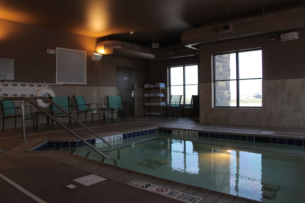 Teddy Apos S Residential Suites Watford City 20/56