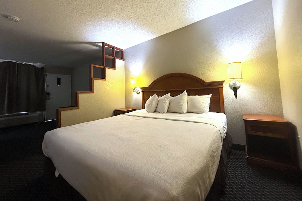 King Bed Suite Smoking