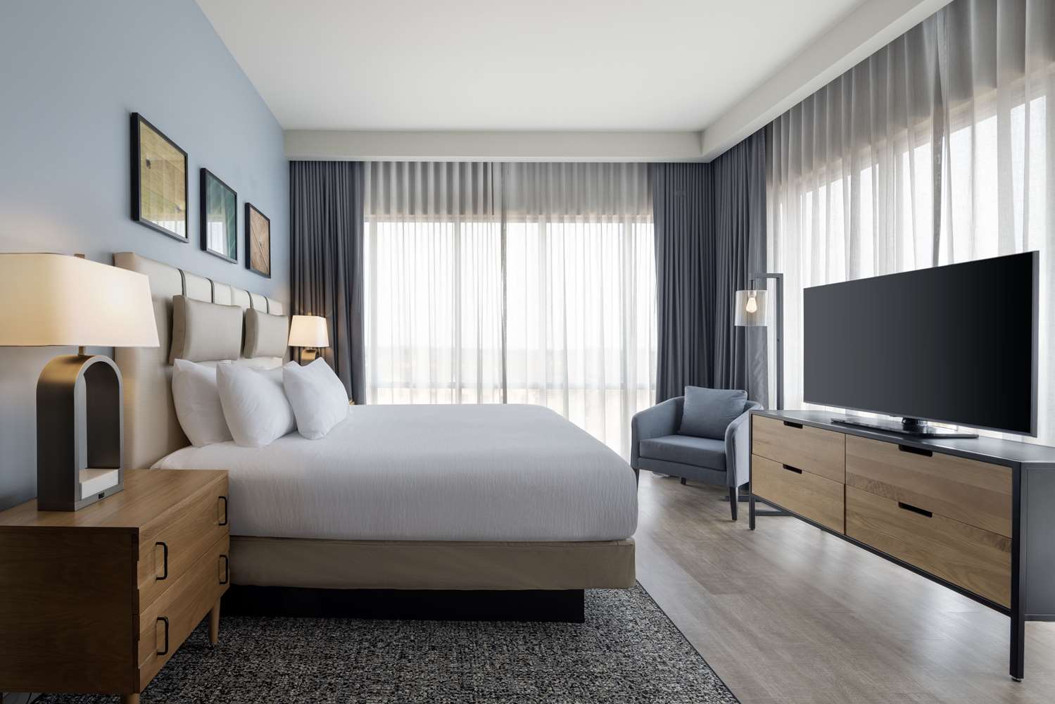 Suite, King Bed, Water Tower View, Corner