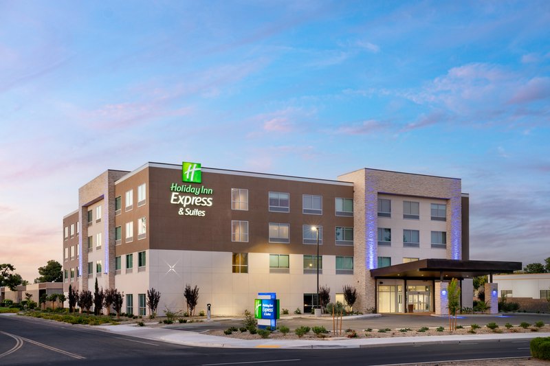 Holiday Inn Express & Suites Fresno Airport 1/25