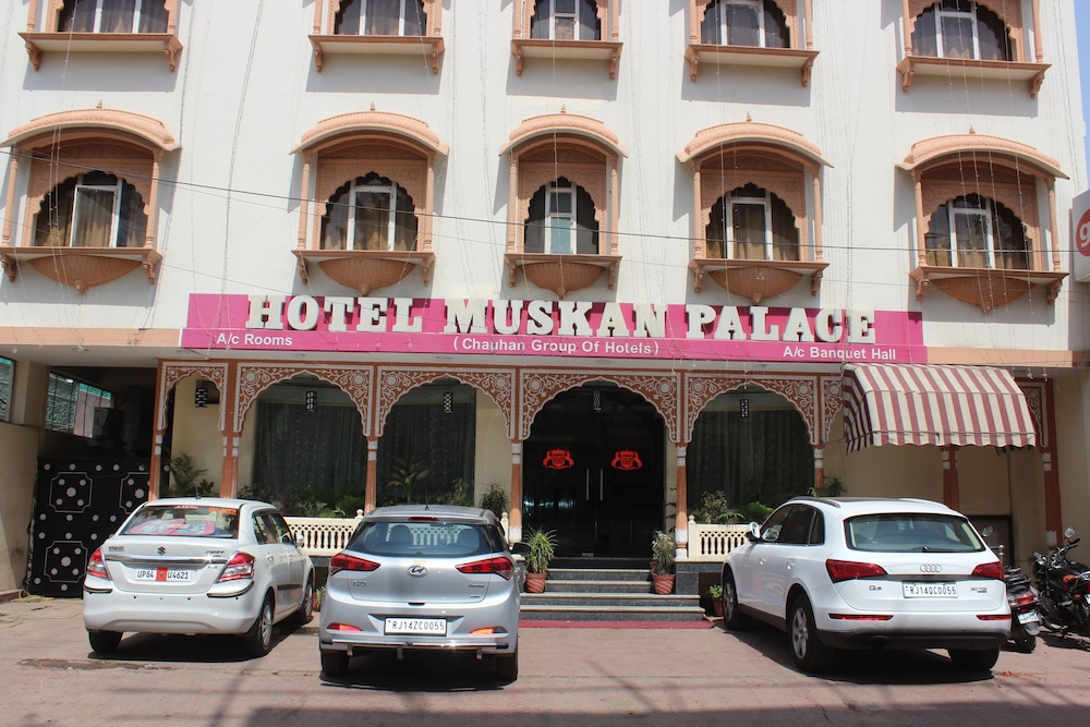 HOTEL MUSKAN PALACE 43/46