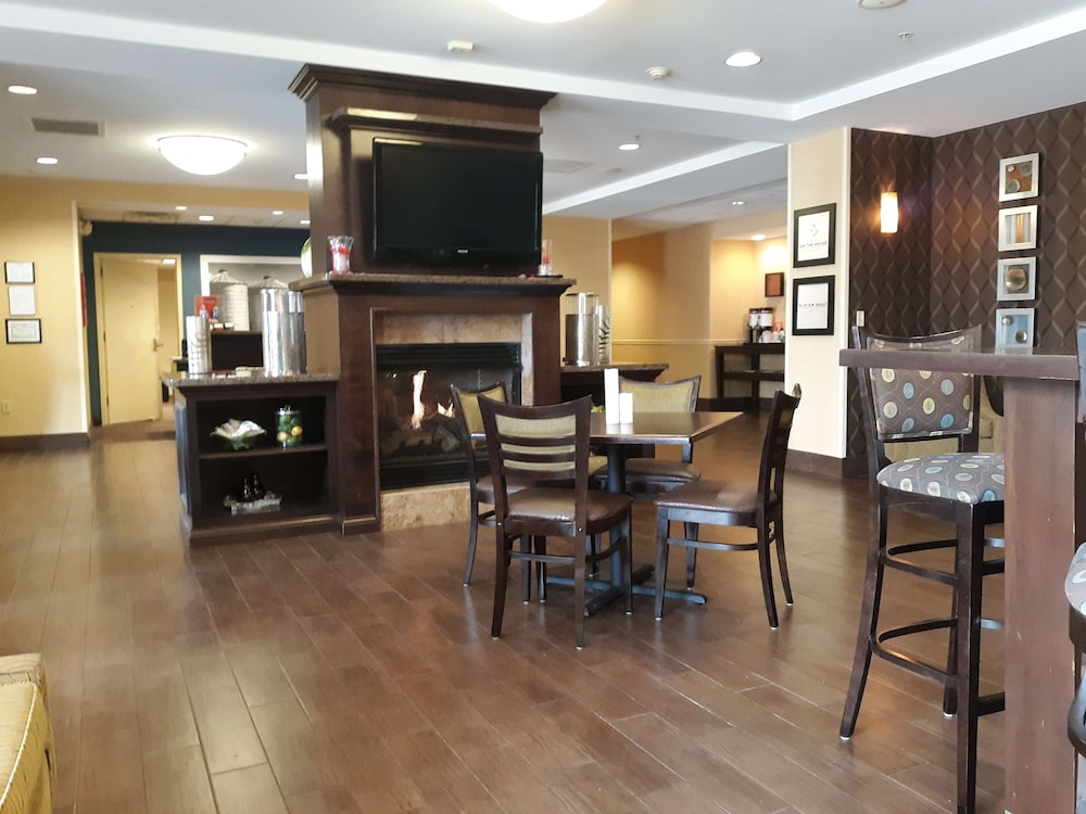 Hampton Inn Dandridge, TN 35/46