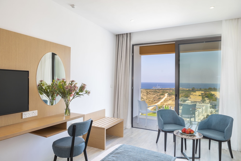 Leonardo Crystal Cove Hotel Spa By the Sea 45/64