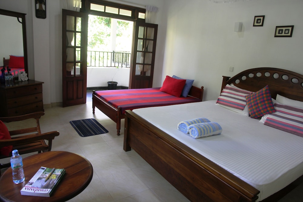 Riverside Homestay Apartments 6/27