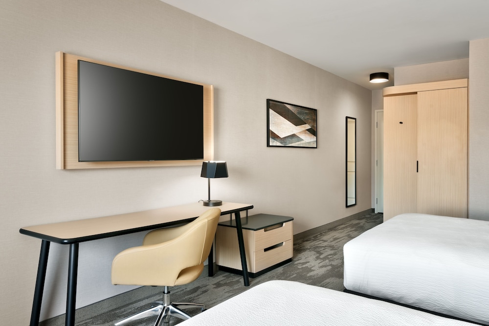 Fairfield Inn & Suites by Marriott Show Low 12/37
