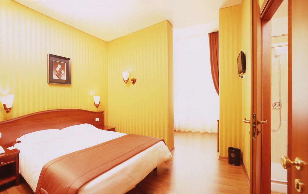 ROOM, TRIPLE