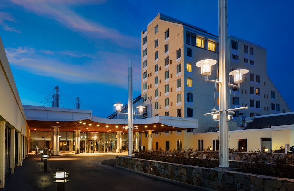 Newport Harbor Island Resort 2/66