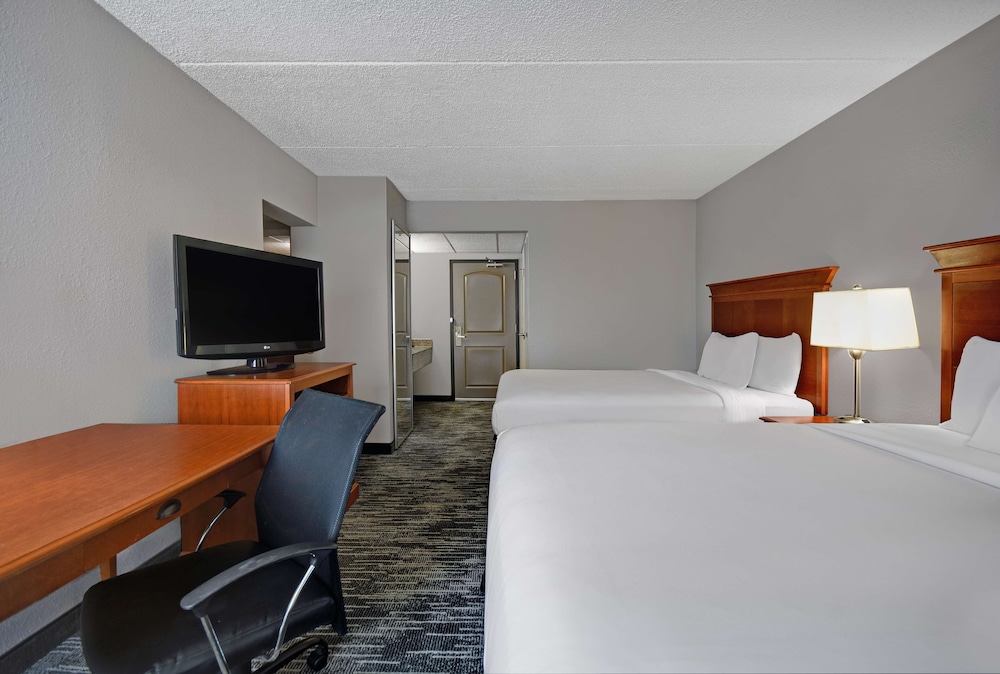 Spark by Hilton Rochester University Area 14/36
