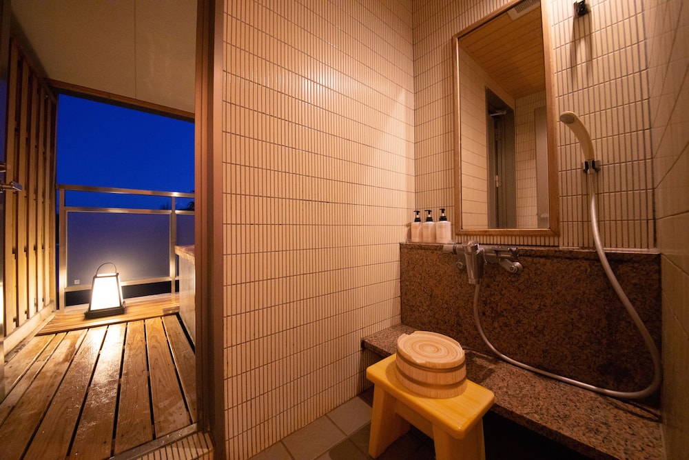Toba Grand Hotel 41/42