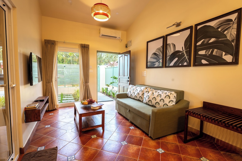 C'roque Beach Resort 25/50