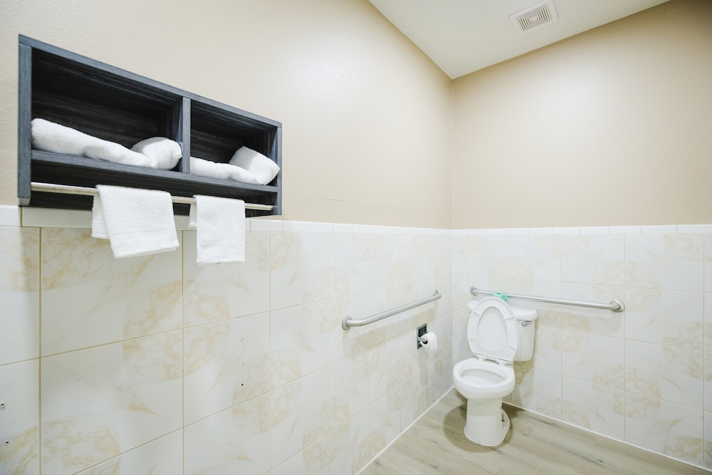 Sapphire Inn Suites 57/58