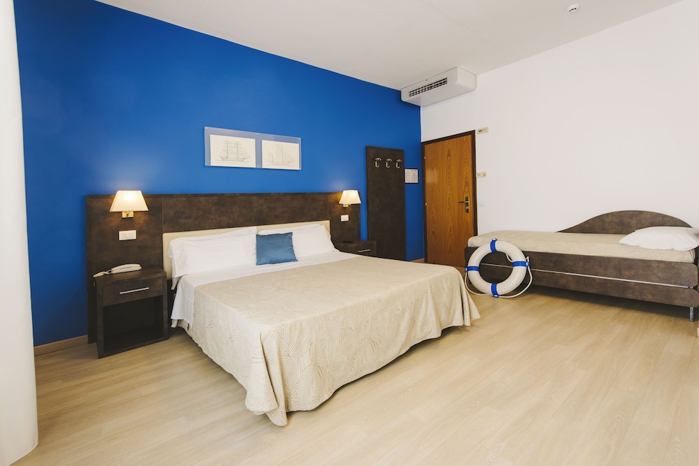 HOTEL GIULIA 16/74
