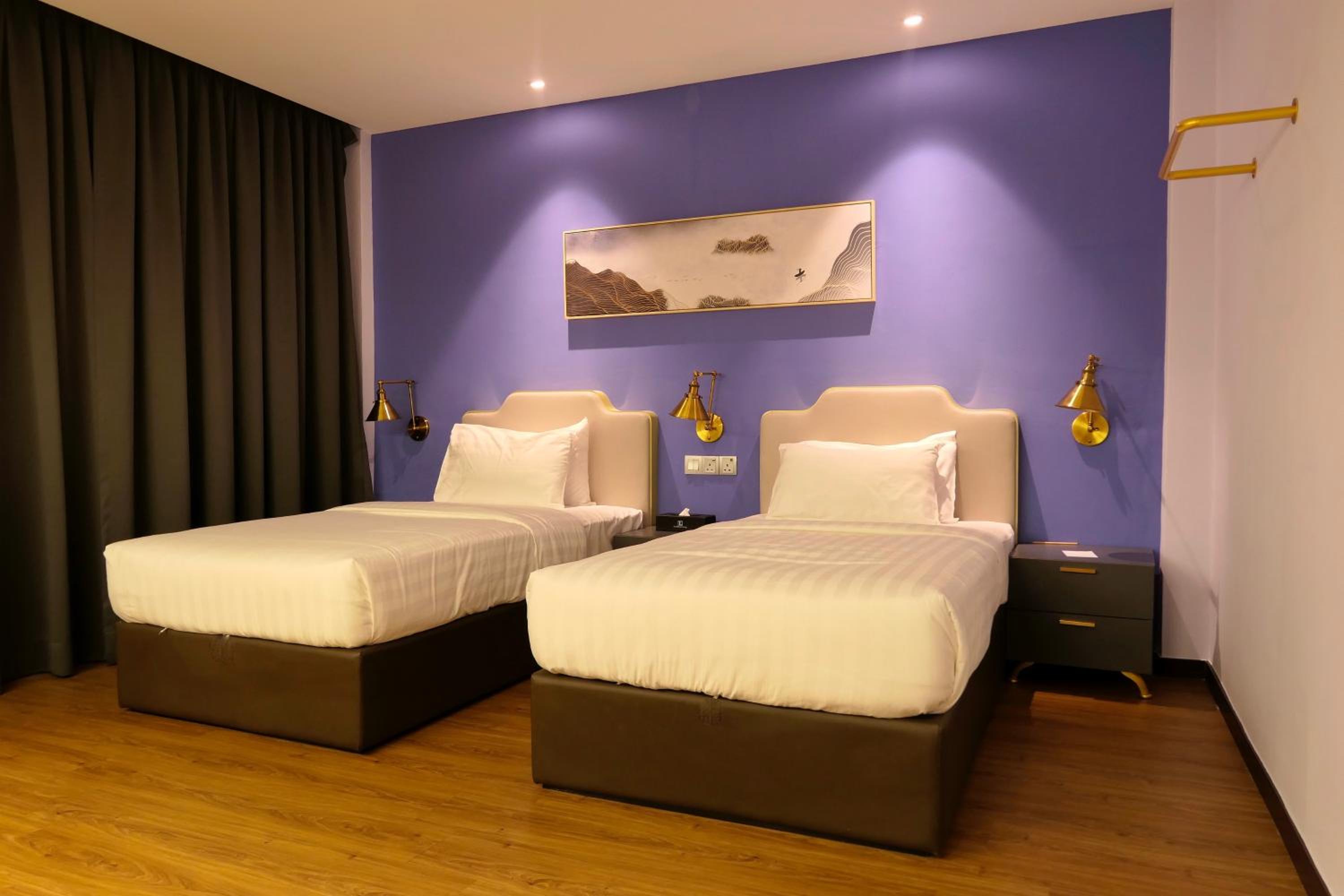 Master, Twin Beds