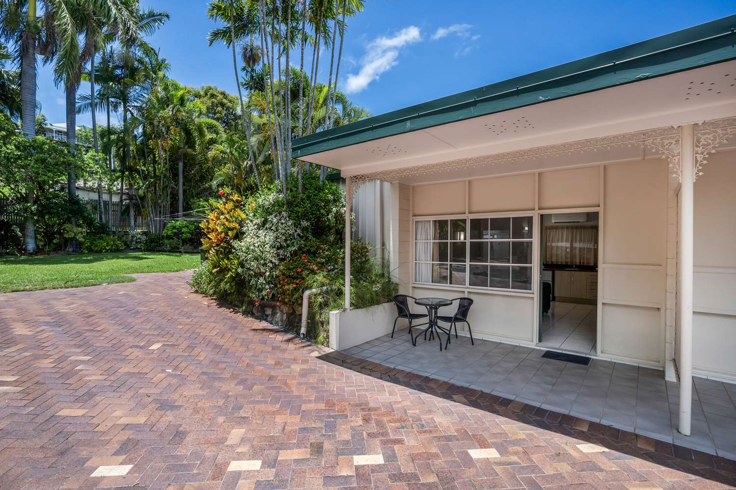 City Oasis Inn Townsville SureStay Collection by BW 32/39