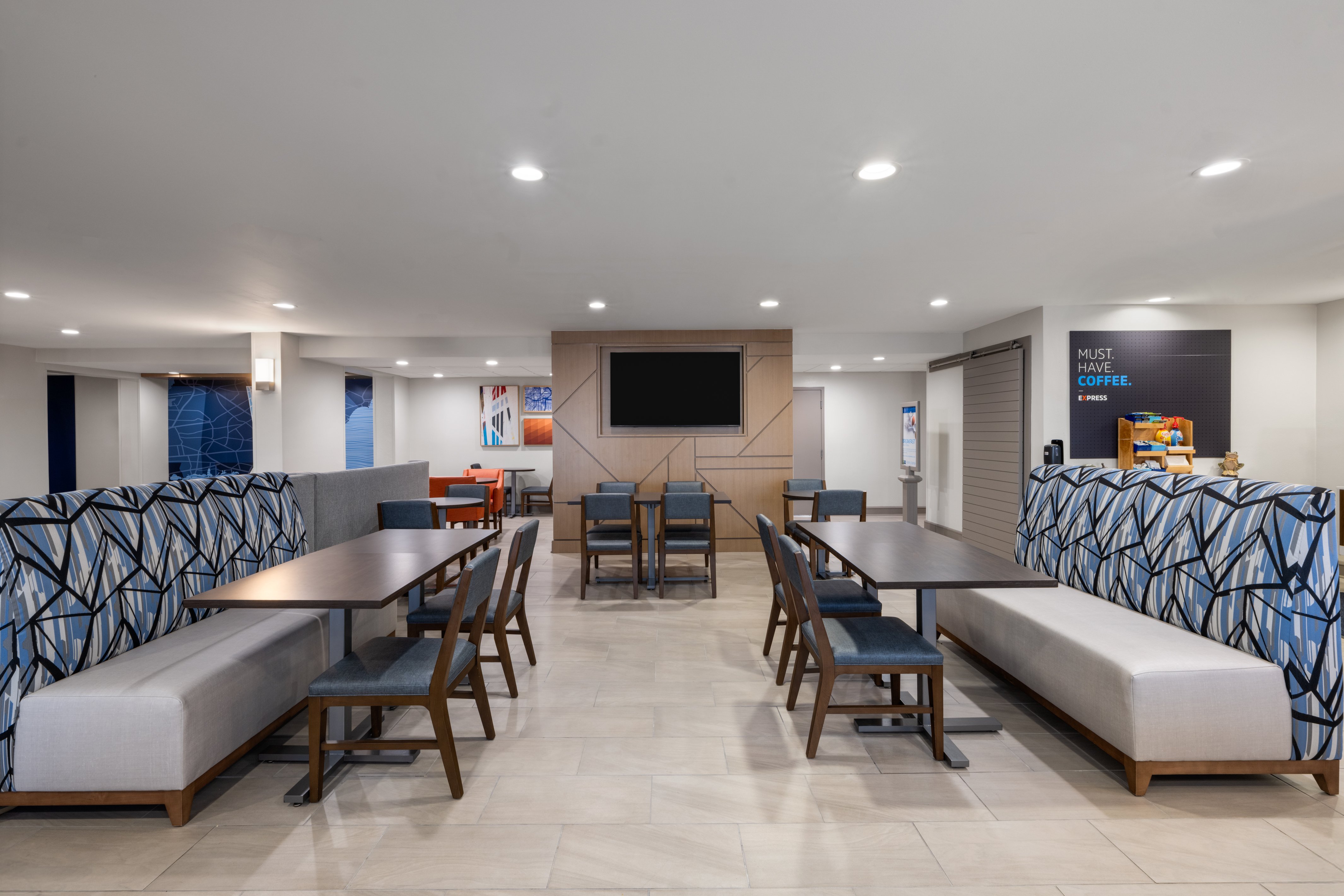 Holiday Inn Express Tifton 38/56