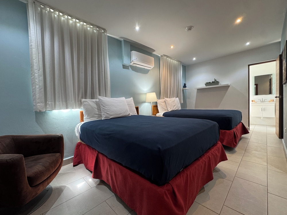 Sandy Beach Hotel 24/57