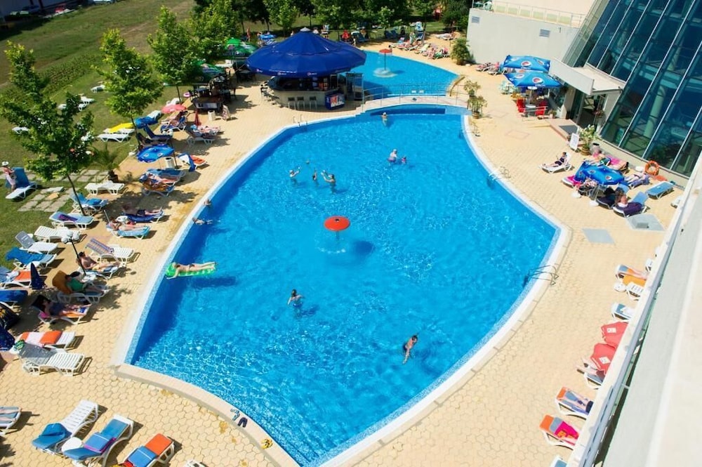 Ivana Palace 36/47