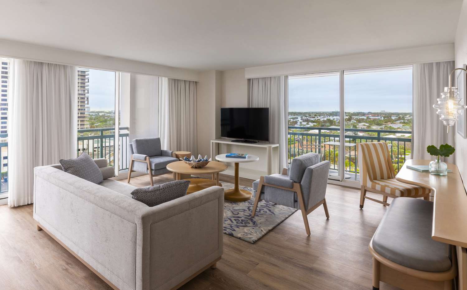 The Singer Oceanfront Resort, Curio Collection by Hilton 32/56