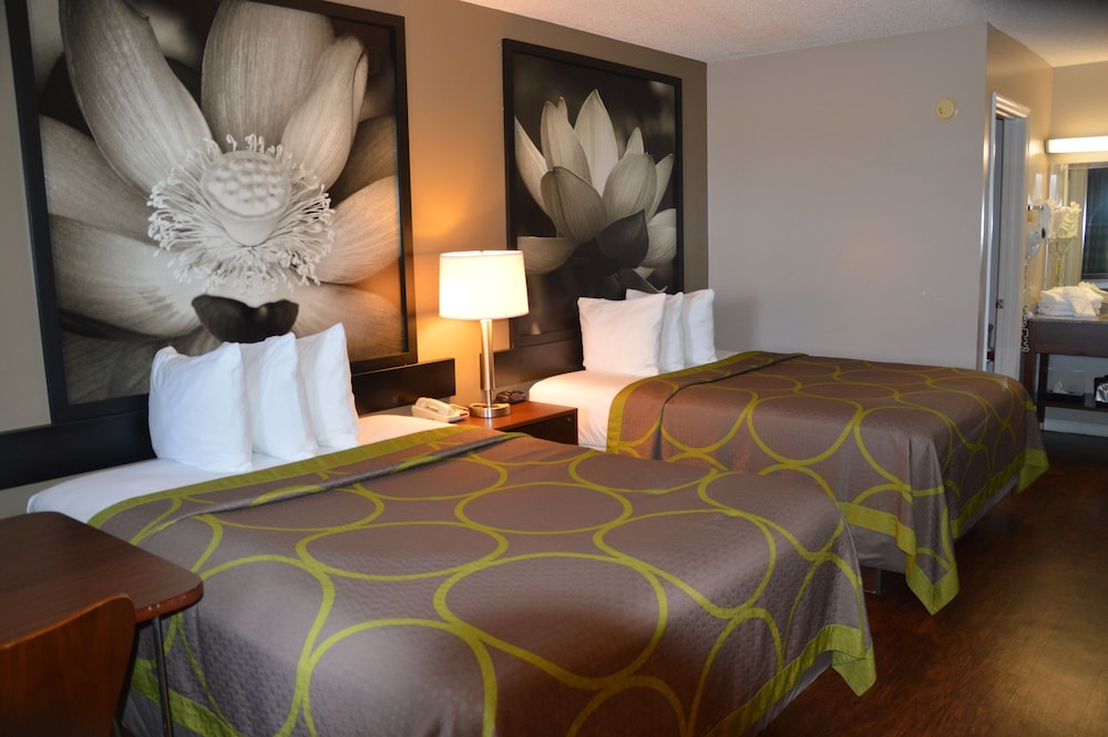 Super 8 By Wyndham Madison 15/33