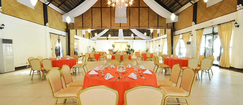 Paradise Garden Resort Hotel and Convention Center 35/50