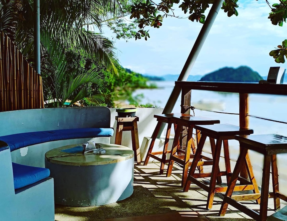Outpost Beach Hostel - Adults Only 51/57