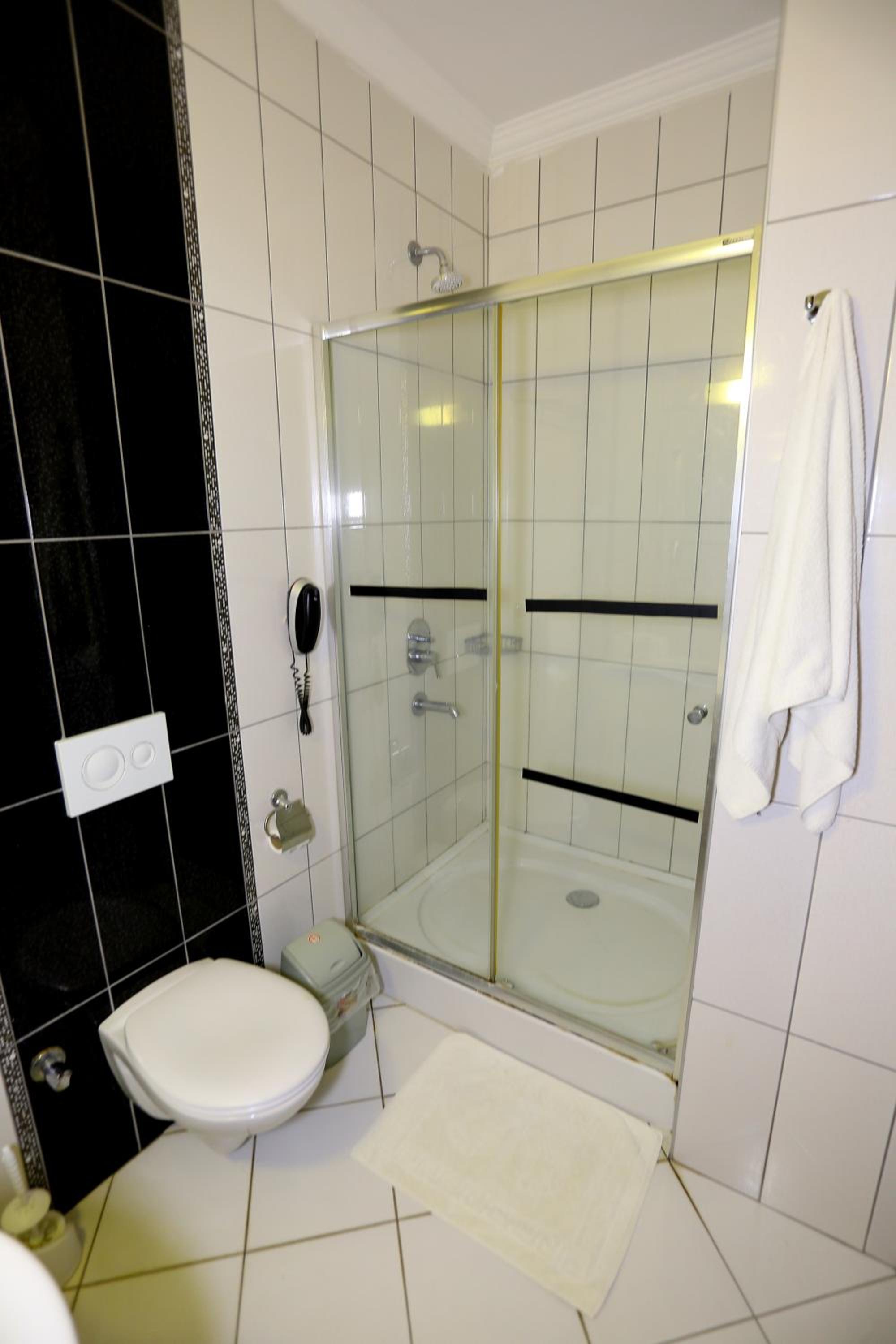 ROOM, DOUBLE BED