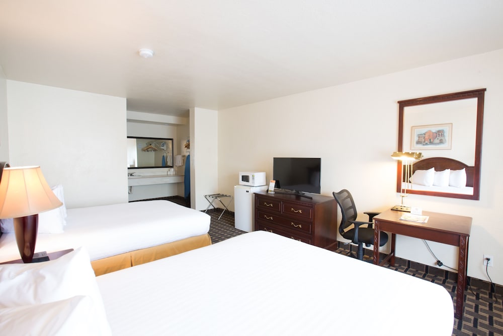 Queens Inn Anaheim 24/57