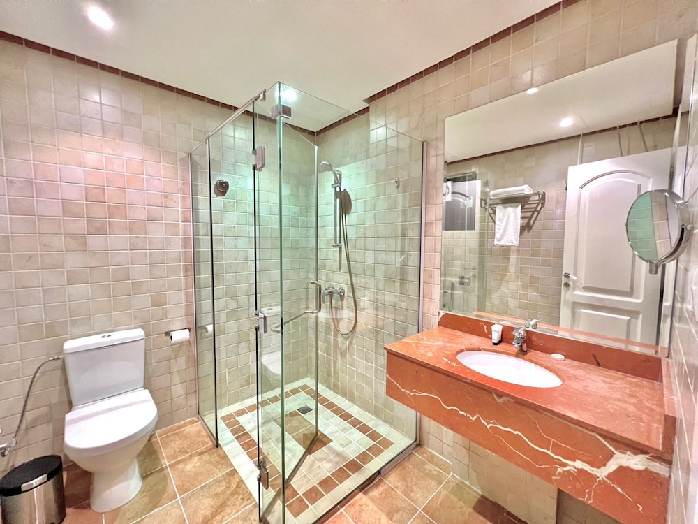 كورنيش لورين سويتس(Loren Suites Corniche) 42/50