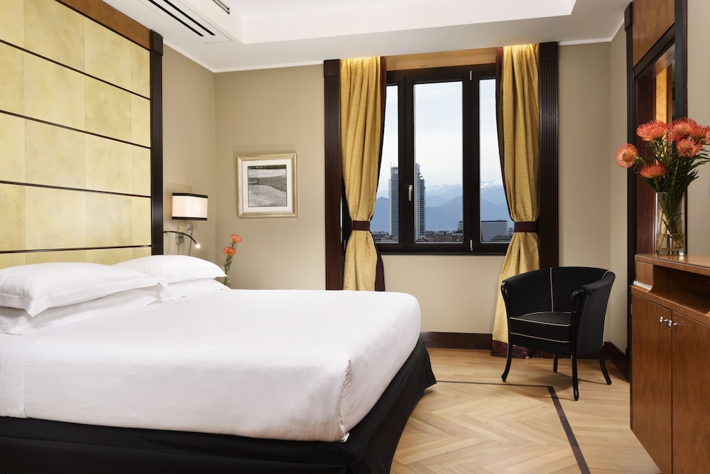 DIPLOMAT, SUITE