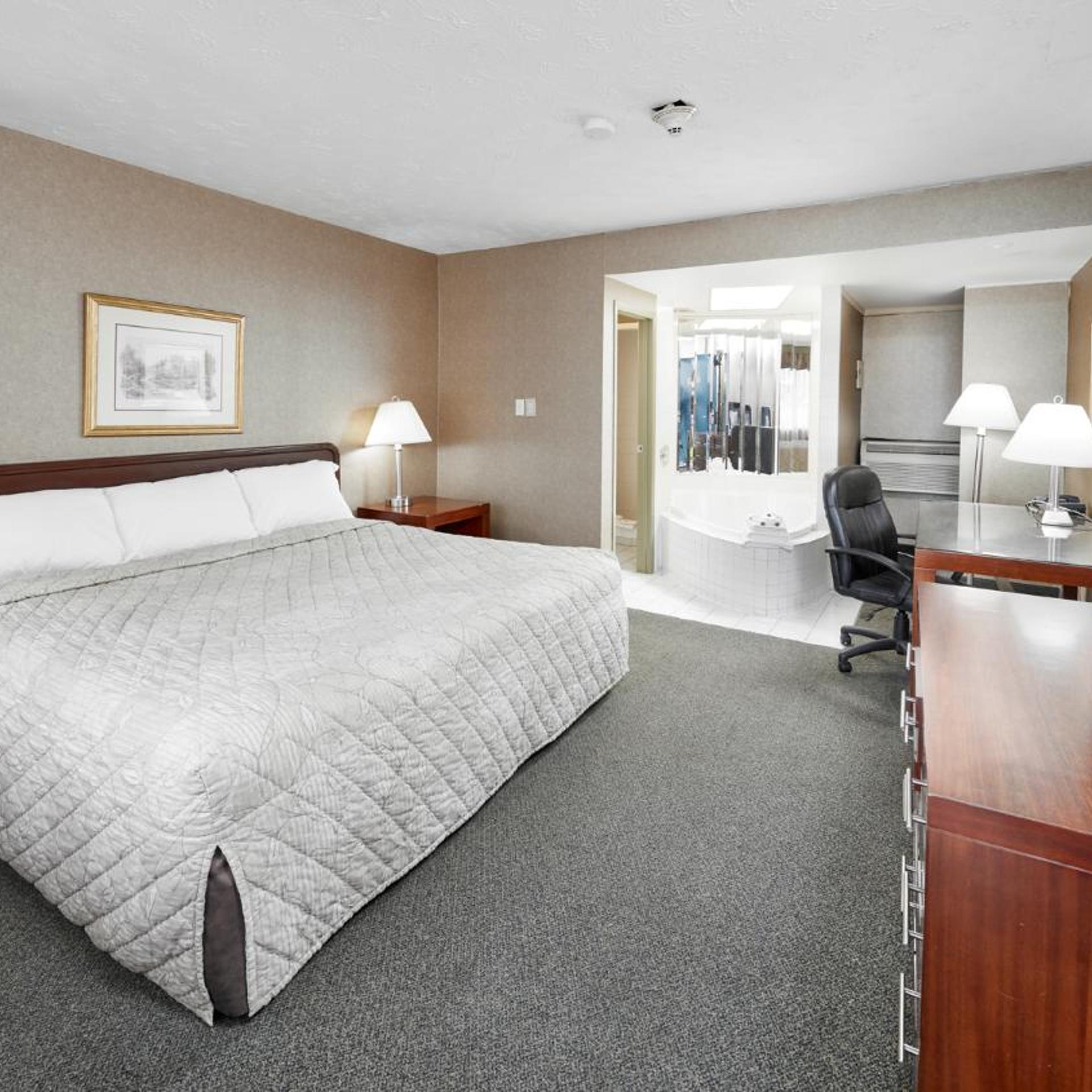 Motel, Suite, King Bed, Hot Tub, Exterior Entrance