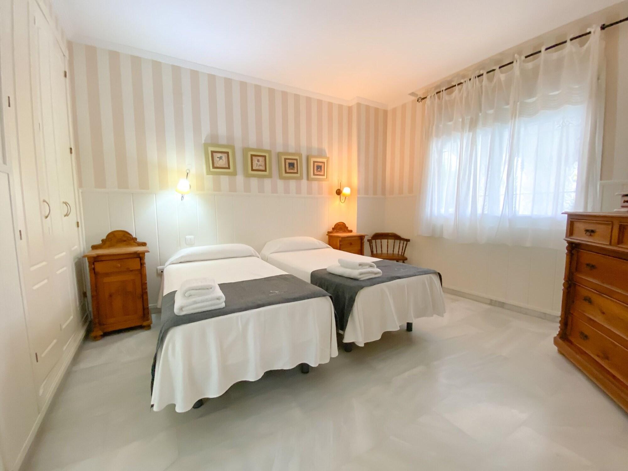 2 Bedrooms, Apartment, Pool Access