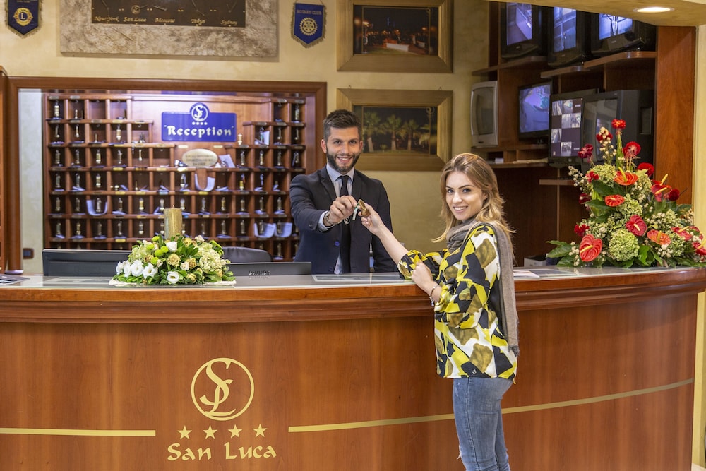 Lobby at HOTEL CENTRO CONGRESSI SAN LUCA, BATTIPAGLIA