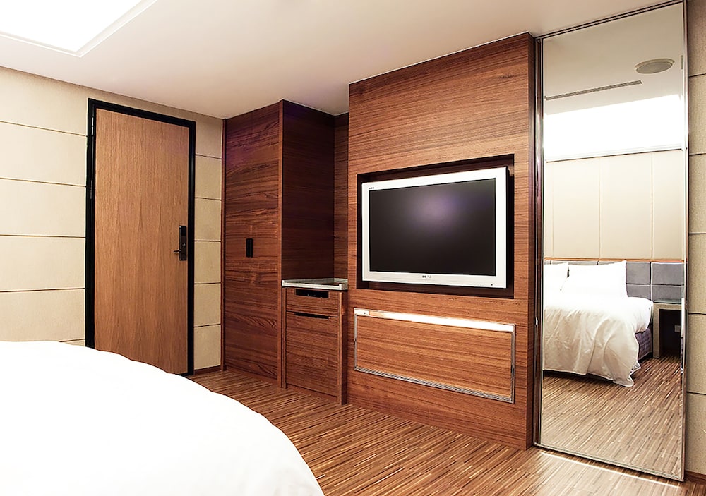Royal Group Hotel Chun Shan Branch 16/29