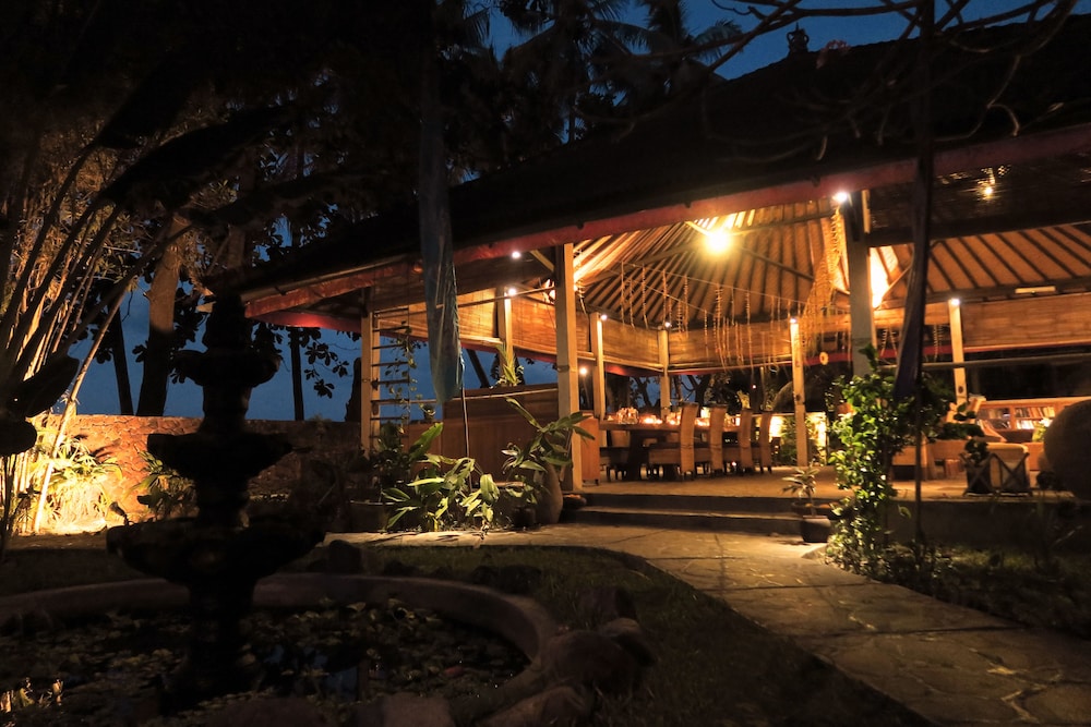 Cili Emas Oceanside Resort 2/50